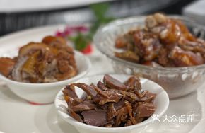 Flavorful Boiled Delicacies Platter