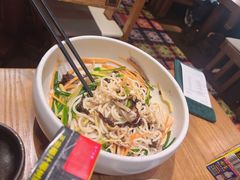 鸡丝凉米线-云海肴·汽锅鸡·云南代表菜(天山百盛优客店)