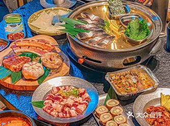 汇一城这边竟然开了这样一间露营风格烤肉店.太惬意了️