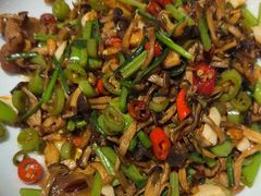 -鑫巴蜀小镇 · 水煮鱼专研店(玉桥店)