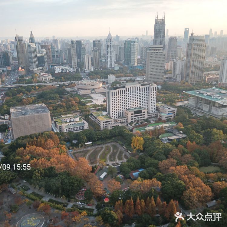 上海市南京路新世界丽笙大酒店45层旋转餐厅