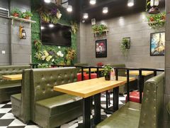 卡座-愉肴麻辣香锅(中山路店)
