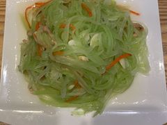 青笋炒肉丝-小镇大厨新概念复合中餐厅(万达广场大连高新店)