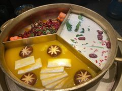 黄金奔驰锅-湊湊火锅·茶憩(打浦桥日月光店)