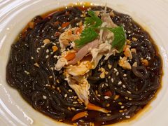 酸辣鸡丝蕨根粉-港丽餐厅(高德置地店)