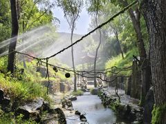 -雪山彩虹谷景区