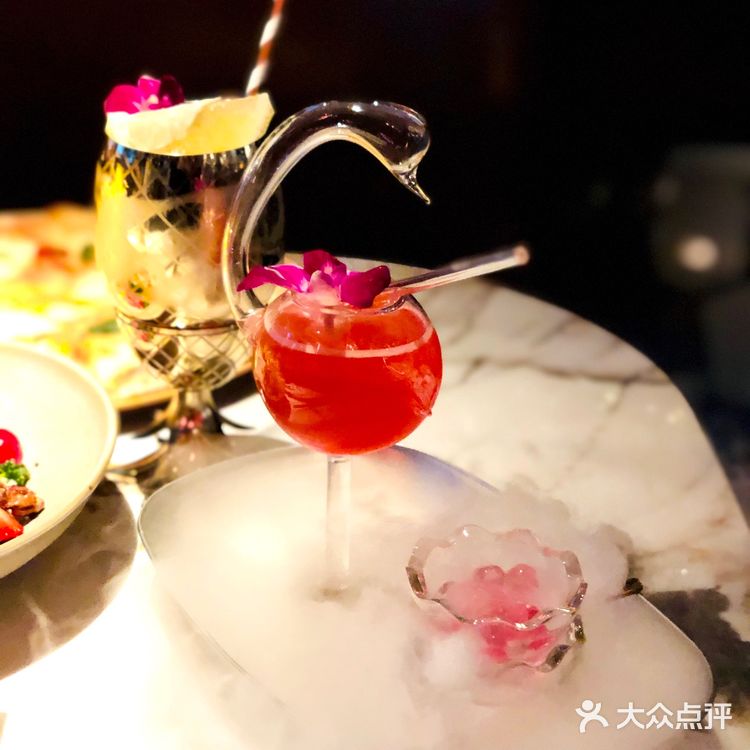 值得一试的CBD秘境花园餐吧