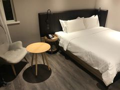 -汉庭优佳(上海恒隆广场南京西路地铁站店)