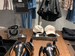 -URBAN REVIVO(七宝领展广场店)