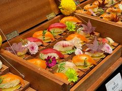 -雍容荟帝王蟹活龙虾展台自助(IFS黑金店)