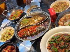 -阿瓦山寨·湘菜现炒·剁椒鱼头王(咸阳总店)