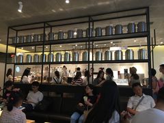 等位区-喜茶(深圳东门1234店)