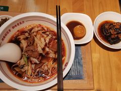 招牌红烧牛肉米粉-呷佬·长沙手工米粉(金沙江路店)