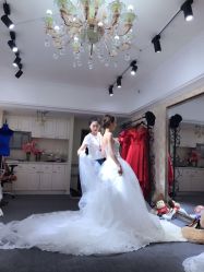 点击看大图 -爱伊人婚纱礼服美妆馆