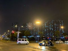 -花居酒店(苏州高教区尹山湖地铁站店)