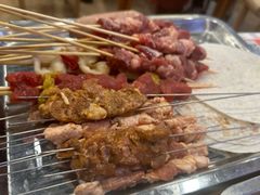 -哈尔滨小酒馆·鲜肉现穿自助烧烤(康新花园店)