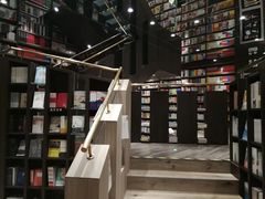 -钟书阁(群光广场店)