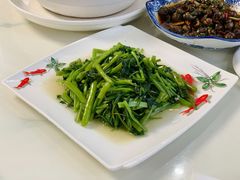 蒜蓉通菜-七的湖·晚芳亭·阳澄湖农家菜·大闸蟹(莲花岛店)