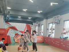 -悦动体能篮球羽毛球网球(三里河店)