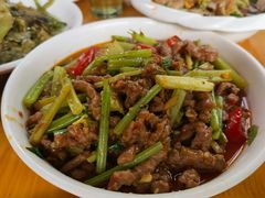 芹菜炒牛肉-曾牛肉