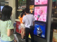 等位区-麦当劳(金桥店)