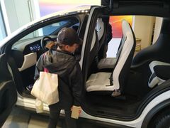 -TESLA 特斯拉(上海太古汇体验店)