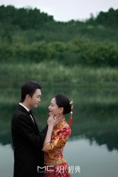 -现代经典婚纱摄影