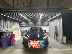 -上海星瀚奔驰4S店(红柳路店)