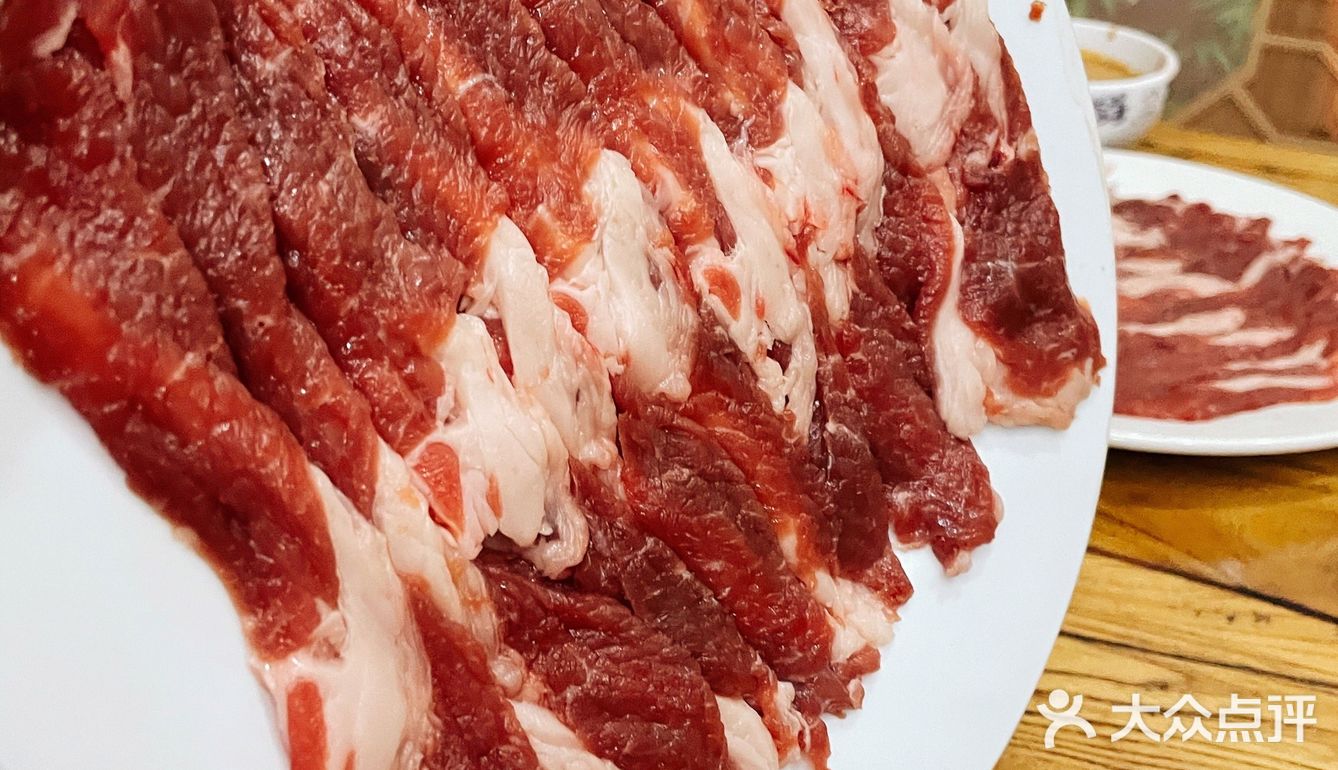 铜锅儿老店，真正倒盘不撒的手切鲜羊肉[6]。
