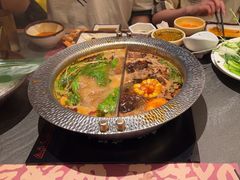 -牛YO寿喜烧·铁板烧和牛火锅自助(市府恒隆店)