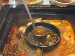 -老牌坊云南鱼豆花火锅(哈西万达店)