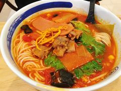 -花馬肆.云南过桥米线(汉神购物广场现场熬汤店)