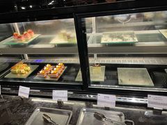 面包甜点陈列柜-惠州皇冠假日酒店·西餐厅·自助餐厅