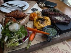 -Mark&Mars Restaurant