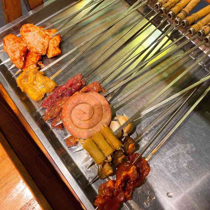 梁山烤肉(石家庄店)-"圣诞节聚会选在了梁山烤肉,中午人不多,提.