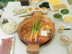 -墨居上隐·院子里火锅(峨眉店)