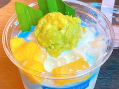 胶原椰·植物椰子藻蓝蛋白牛油果燕麦胶原玻尿酸爆珠冷萃酸奶-Blueglass(港汇恒隆店)