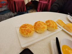 酥皮粒粒菠萝包-龙的酒楼·手工早茶·顺德菜(近良路店)