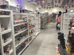 -嗨本可潮玩仓(大兴大悦春风里店)
