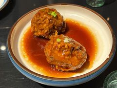 鸭蛋黄狮子头-梅飞酒家(桑园路店)