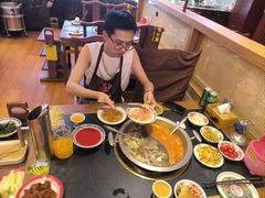 -沸炉重庆老火锅(军事博物馆店)