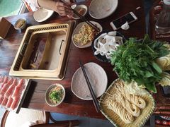 -东巴婆婆云南鱼豆花火锅(大东门店)