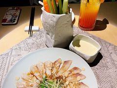 笔筒色拉-穹六人间 people 6(岳阳路店)
