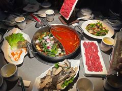 -伴山牛贵州黄牛肉火锅·苗疆非遗艺术餐厅(上海首店)