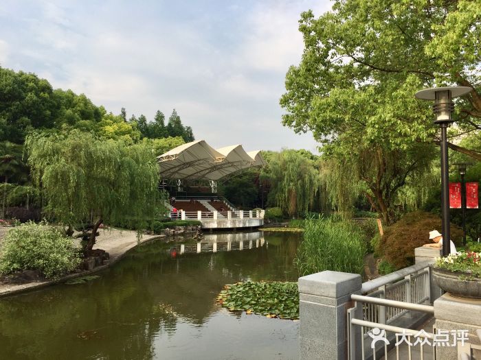 莘城中央公园图片