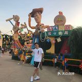 吃完晚饭 接着去看看夜景 还有体验了最刺激的星际穿越