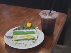 黄桃抹茶奶酥奶油蛋糕-black rainbow coffee