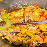 东莞火锅｜西平的地摊肥肠牛蛙锅敲配饭哎🔥