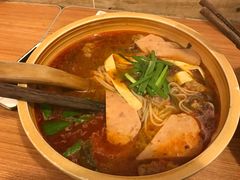 酥肉午餐肉双拼米线-石榴姐•山城小馆(创始店)
