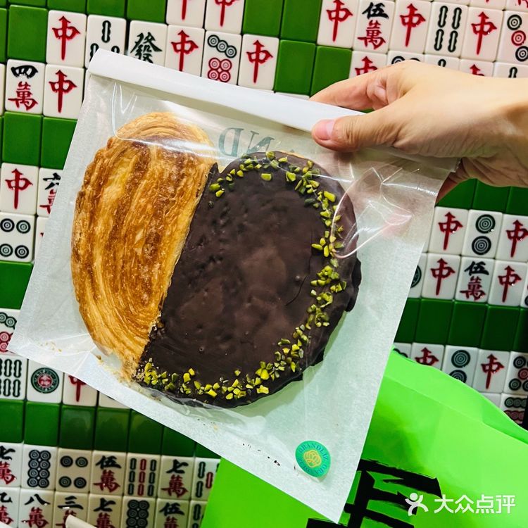 长沙限定新品惠灵顿牛排包，人多的也太离谱了吧？！  